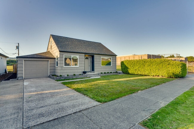 Building Photo - 2908 Hemlock St