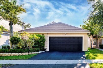 Building Photo - 216 E Bayridge Dr