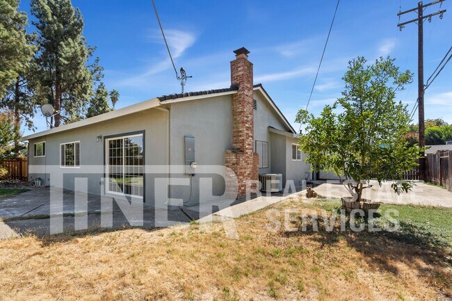 Building Photo - Stunning Home In College Glen