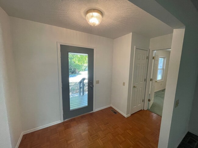 Building Photo - COMING SOON!! Quaint 3 bedroom home! If yo...