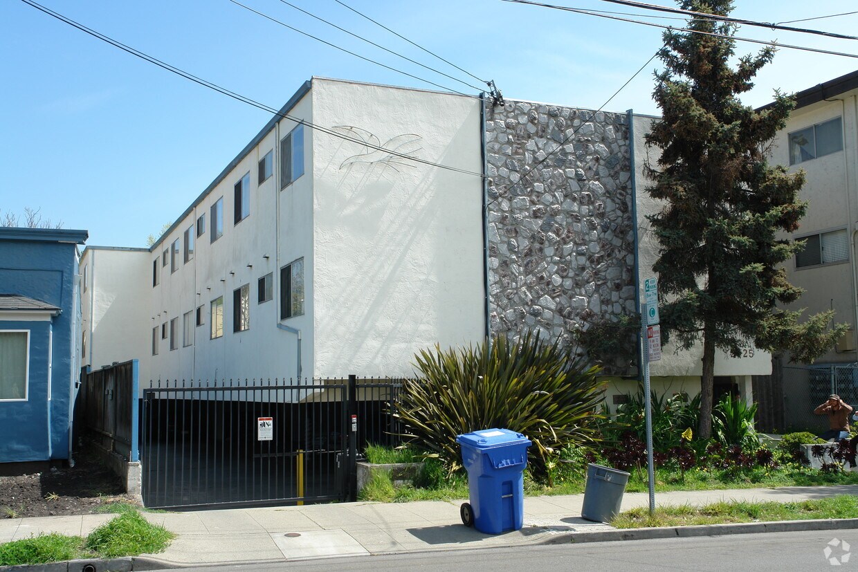 Primary Photo - 2425 Grant St