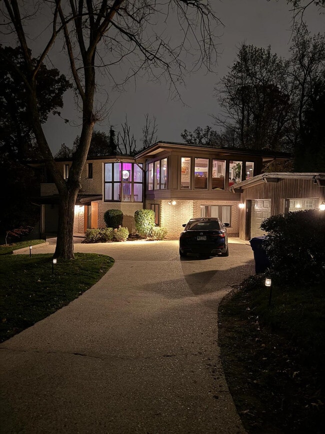 Building Photo - 2720 N Fillmore St