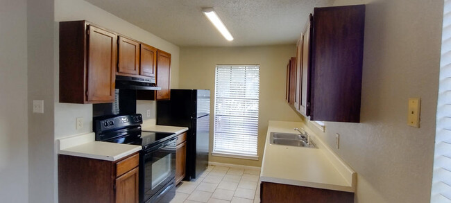 Building Photo - 2616 Skyline Dr