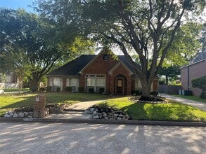 Building Photo - 3203 Woodland View Dr