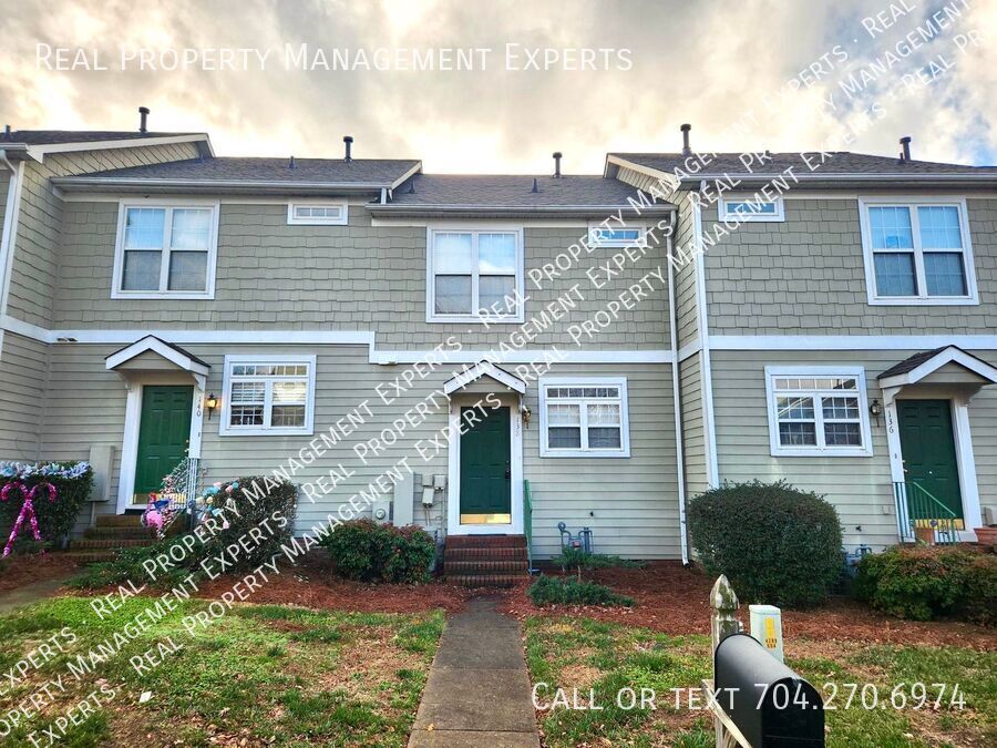 Primary Photo - **MOVE IN SPECIAL!**Charming 2BR/2.5BA tow...