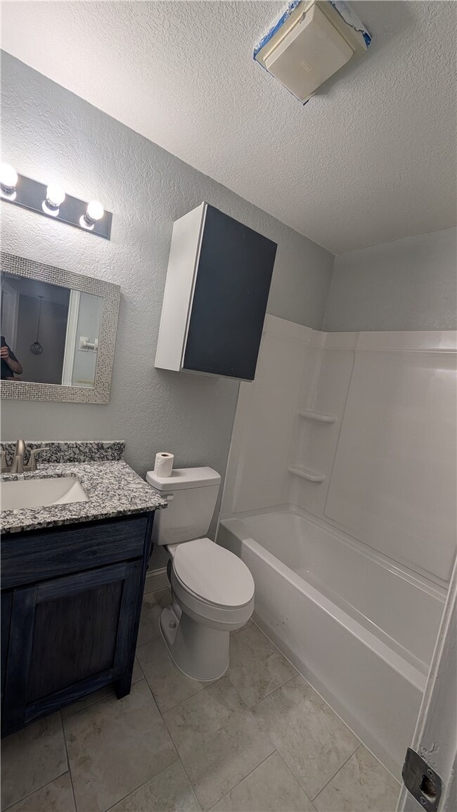 Building Photo - 2005 Blueberry Ln