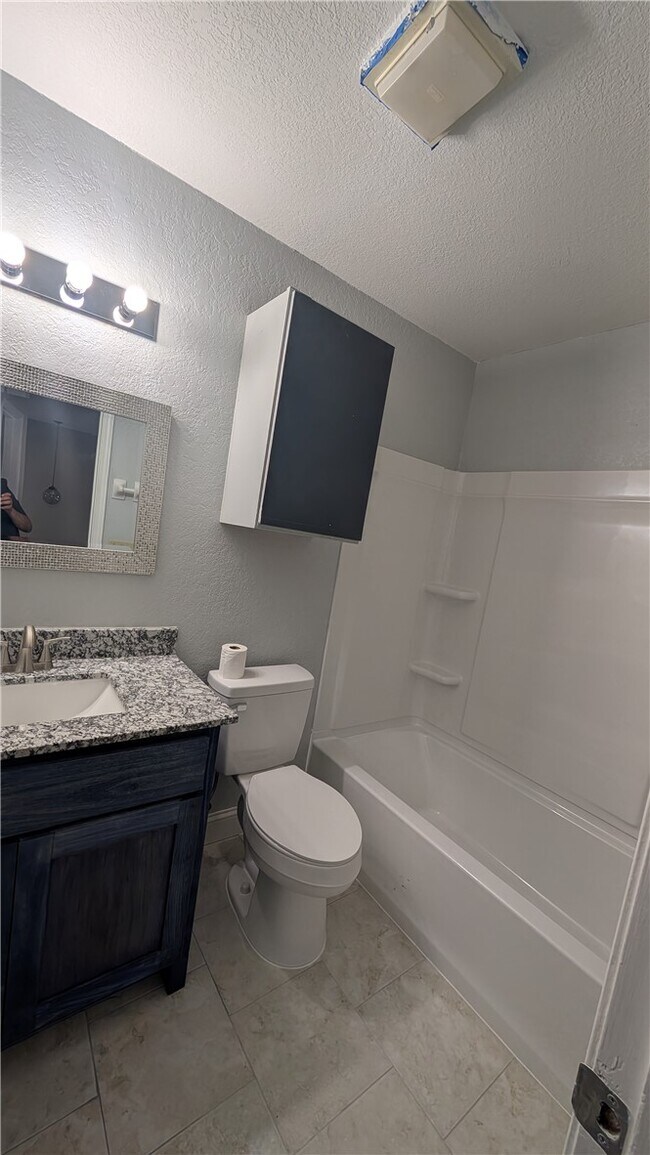 Foto del edificio - 2005 Blueberry Ln