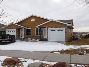 Building Photo - 2442 Merlot Dr