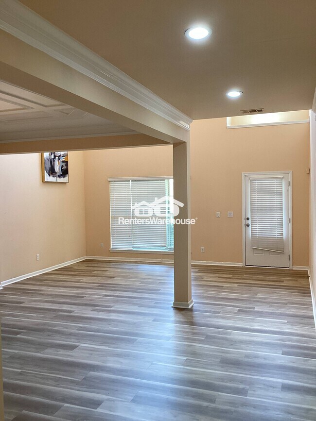 Foto del edificio - 4470 Hedgewood Dr