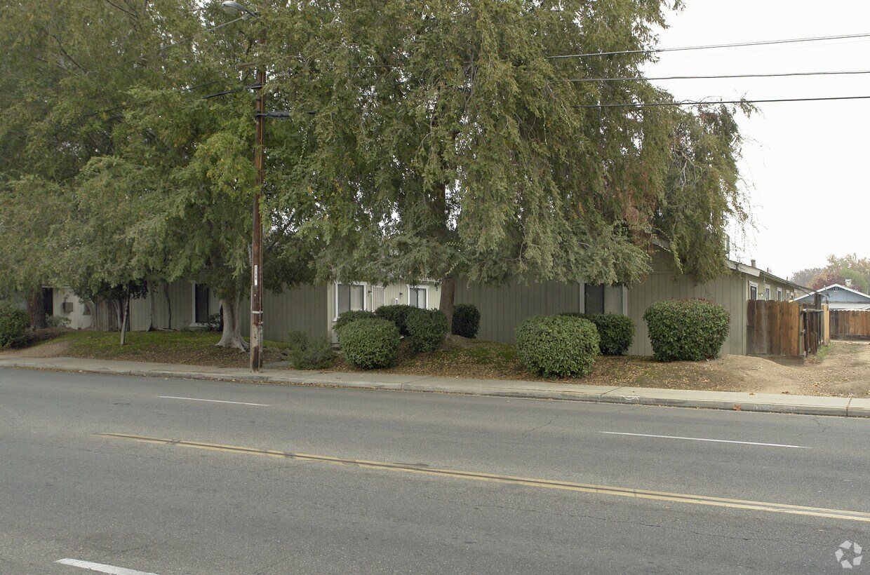 Building Photo - 2310 N Fruit Ave