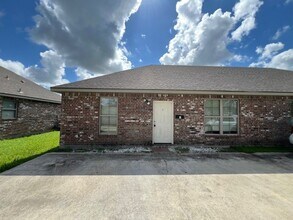 Building Photo - 513 W Lagrange St
