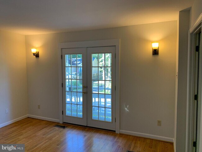 Foto del edificio - 252 Forest Grove Rd