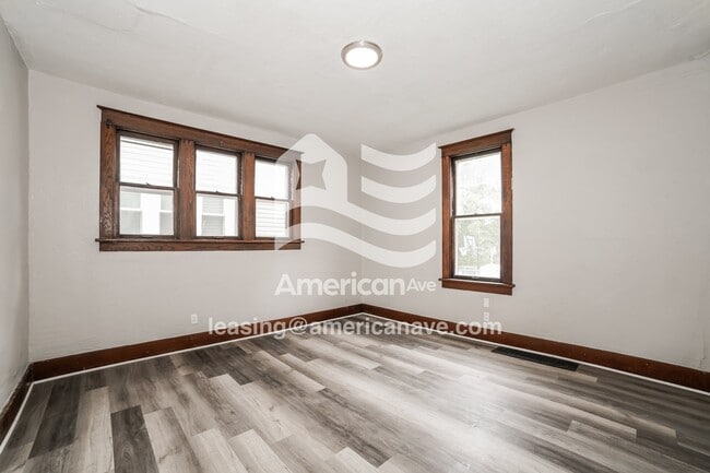 Building Photo - 707 E Republic St