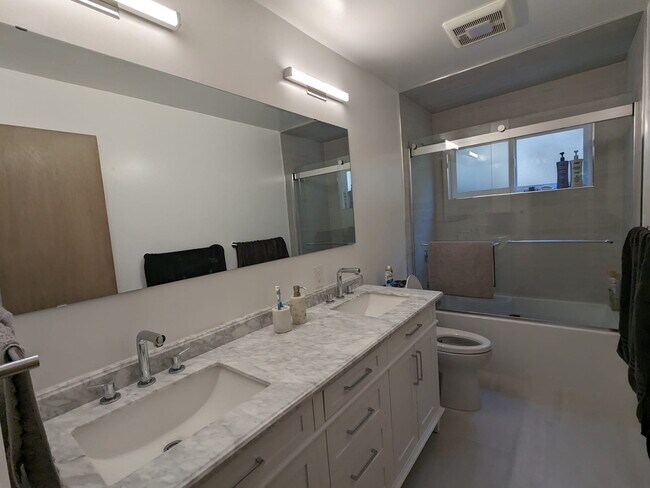 Foto del edificio - 449 Glenwood Ave