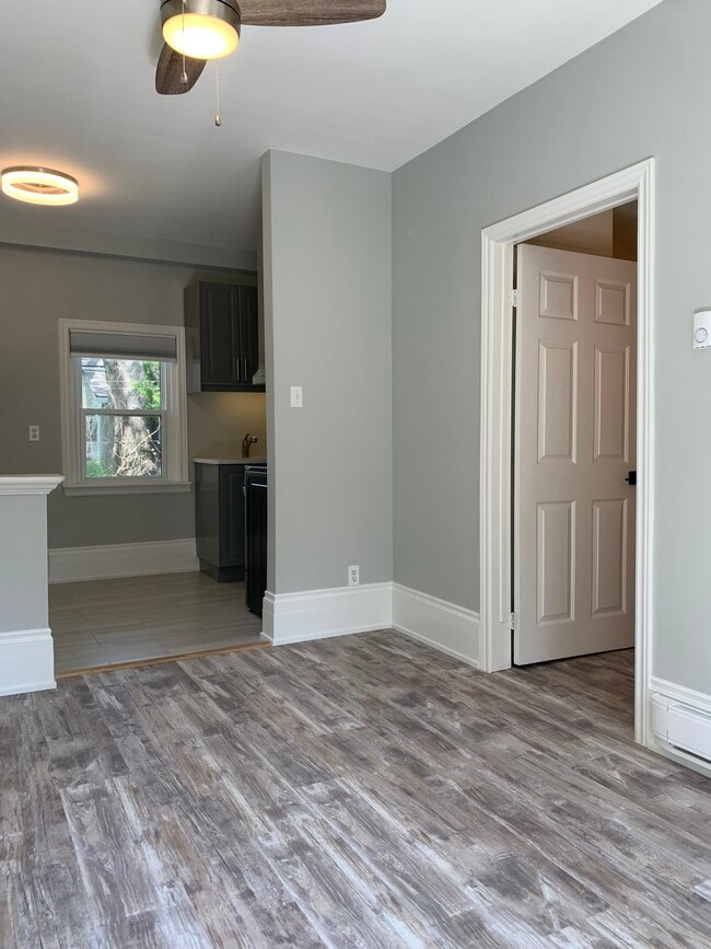 Building Photo - 724 William St