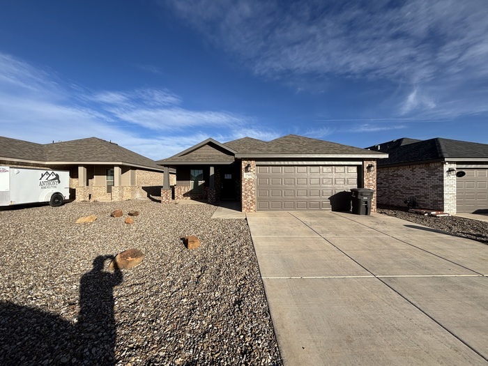 Foto principal - 3 bed 2 bath home in Lone Star Trails