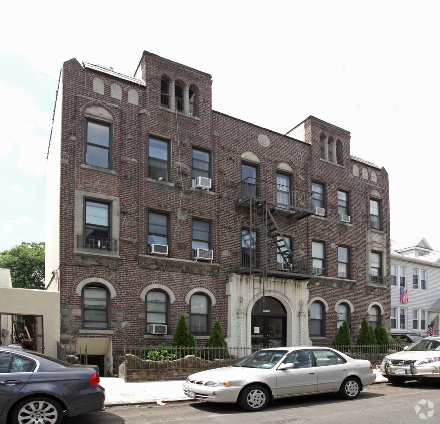 Building Photo - 1970 85th St