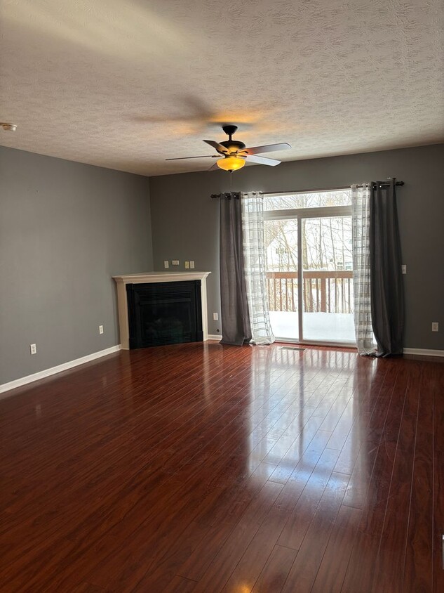 Primary Photo - 2bdr, 1.5 bath Condo for rent in Beavercre...