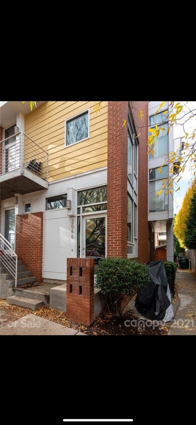 Primary Photo - 2068 Euclid Ave