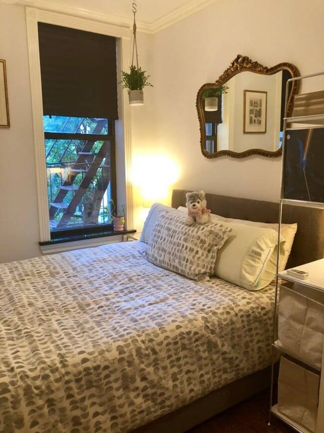 Avenue B - Avenue B Apartment