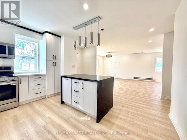 Building Photo - 34 Touraine Ave