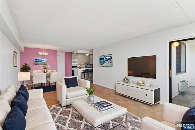 Building Photo - 250 Gorge Rd