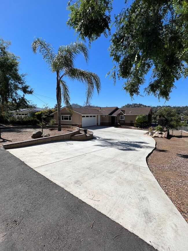 Building Photo - Move in Special!! $750 off 1st Month's Rent!!