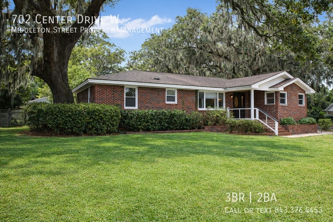 Building Photo - 702 Center Dr W