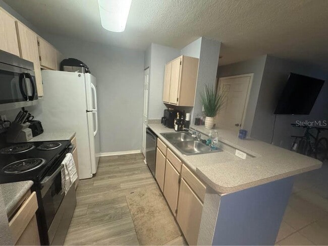 Foto del edificio - 8905 Manor Loop