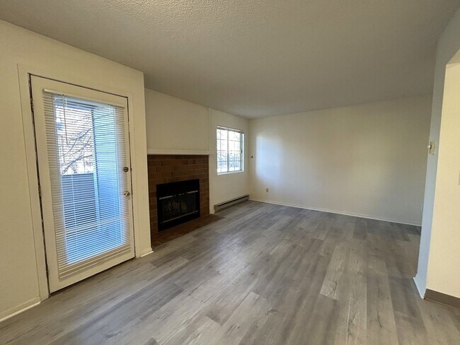 Foto del edificio - $750 Off First Month! Fully Remodeled 2BR Condo Near CSU – Modern Finishes & Prime Location