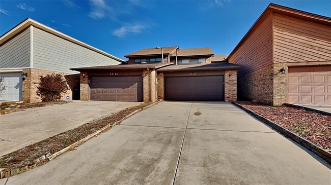 Building Photo - 4723 Hemlock Ln