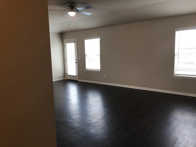 Foto del edificio - 733 S Cypress St