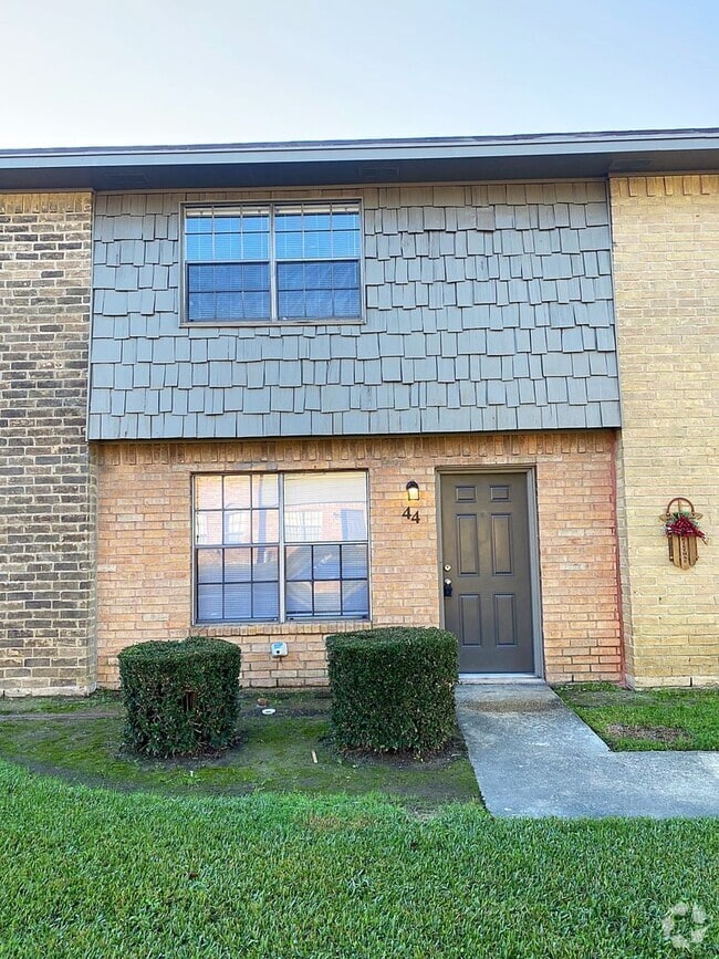 Building Photo - 2700 N 16th St
