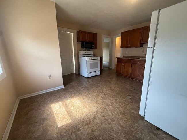 Building Photo - 1726 Starkweather Ave