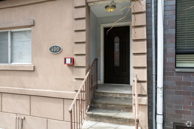 Entrance - 400 Madison St