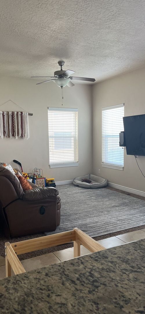 Building Photo - 3 Bed 2.5 Bath Townhome in Vernal!!
