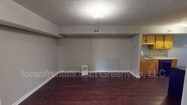 Building Photo - 210 B Laurelwood Drive