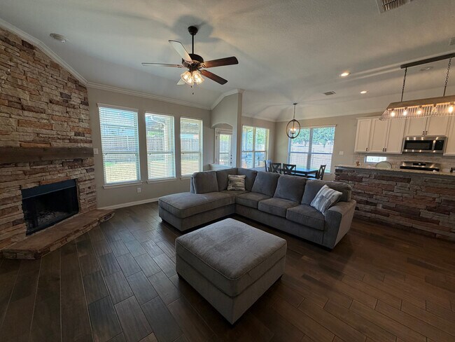 Foto del edificio - Room in House on Zanna Grace Way