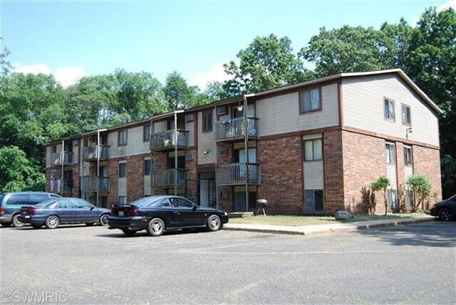 Primary Photo - Paw Paw Apartments