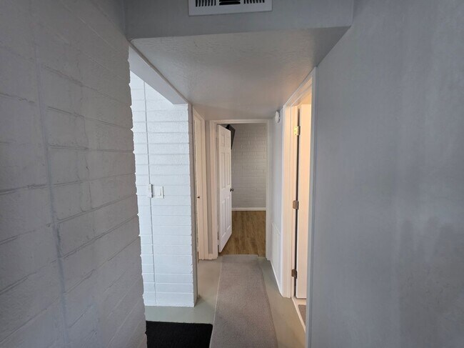 Foto del edificio - 574 S Park St