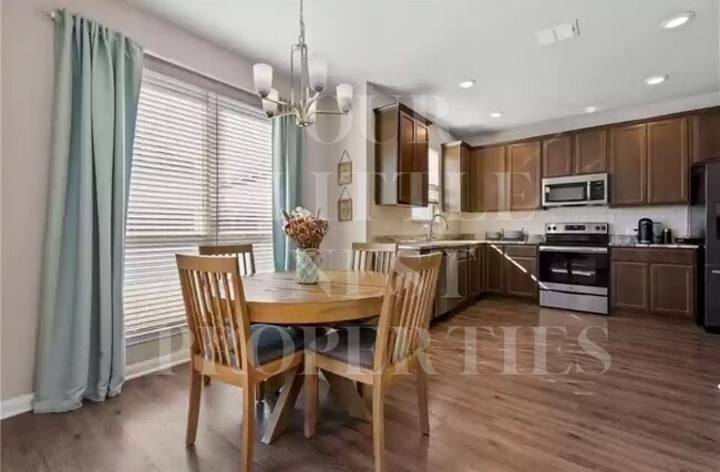 Foto del edificio - 10712 Fallbrook Rd