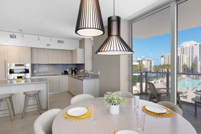 Building Photo - 4010 S Ocean Dr