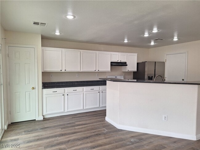 Building Photo - 11236 Tuscolana St