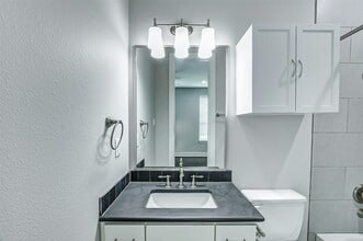 Building Photo - 714 Fargo St