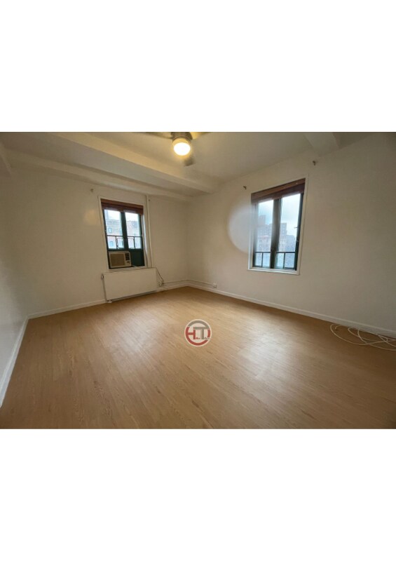 Foto del edificio - 1589 Unionport Rd