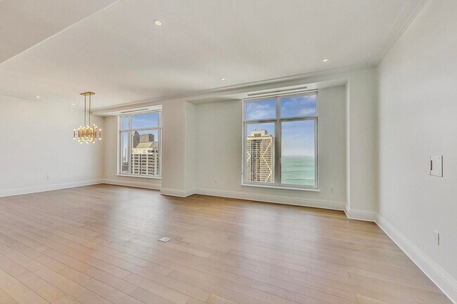 Foto del edificio - 451 E Grand Ave