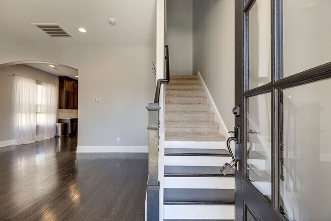 Foto del edificio - **Stunning 3BE/2.5BA home in a stellar nei...