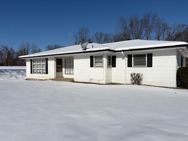 Building Photo - 418 N Service Rd