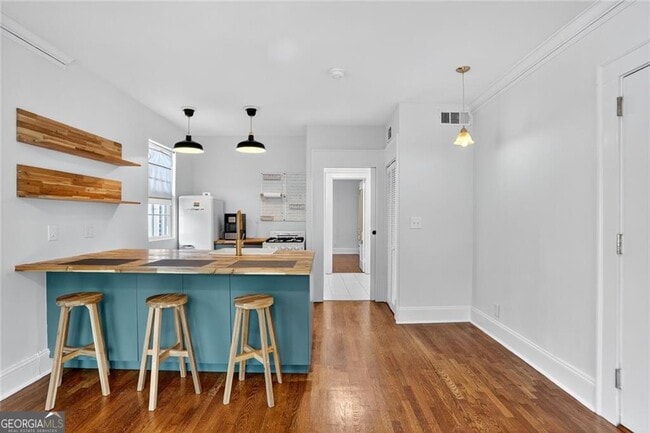 Foto del edificio - 824 Greenwood Ave NE