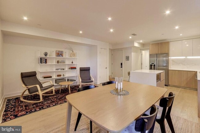 Building Photo - 4017 Davis Pl NW